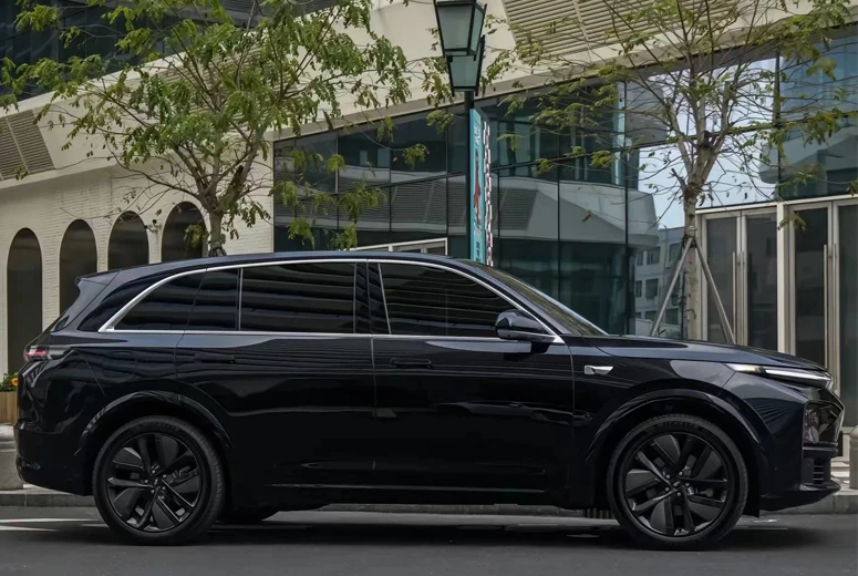 showroom new car delivery